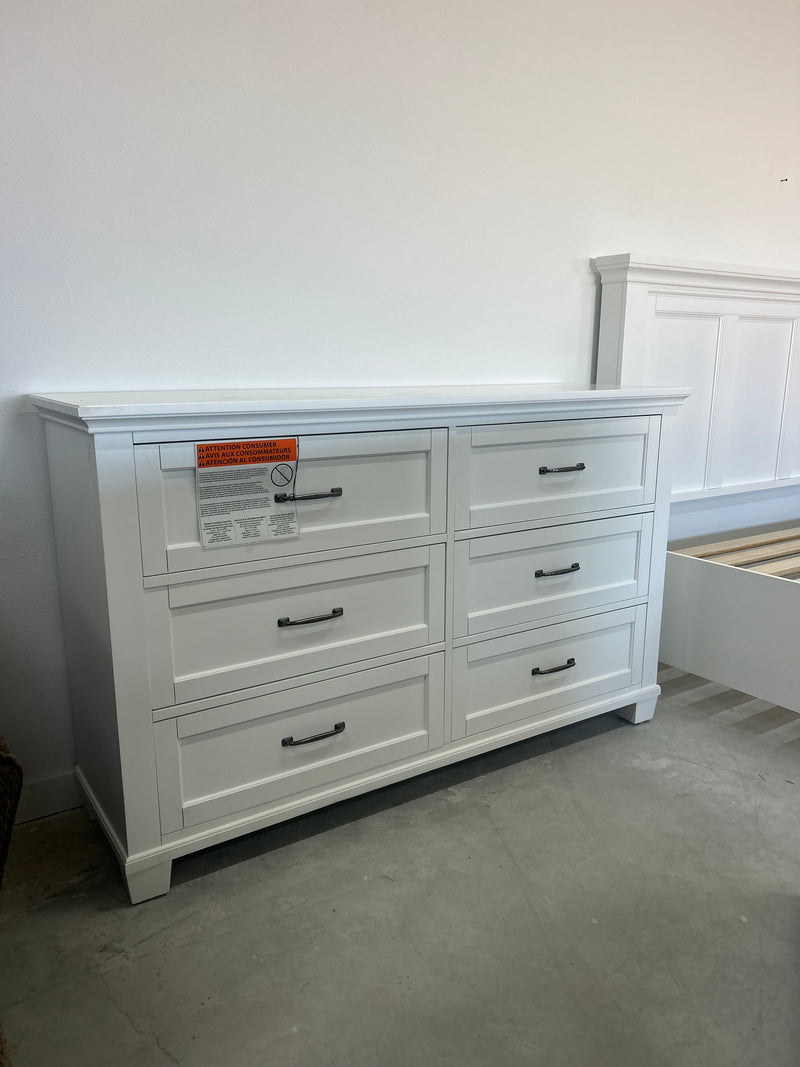 Universal Broadmoore Rose 6-Drawer Dresser